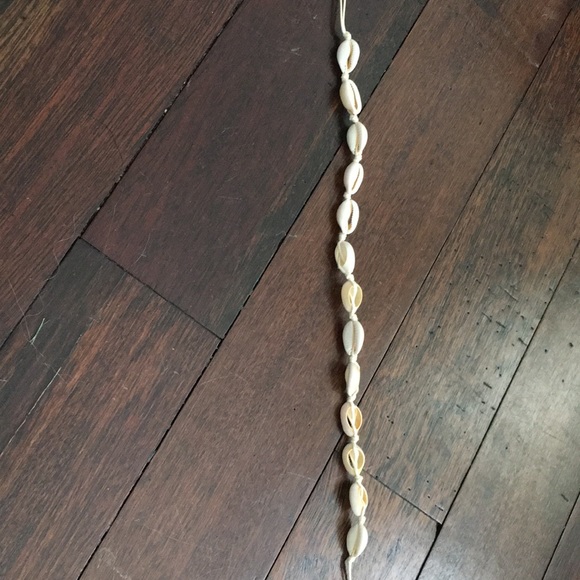 Pula shell necklace - Picture 2 of 3